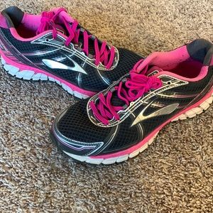 Brooks GTS 15 running shoes